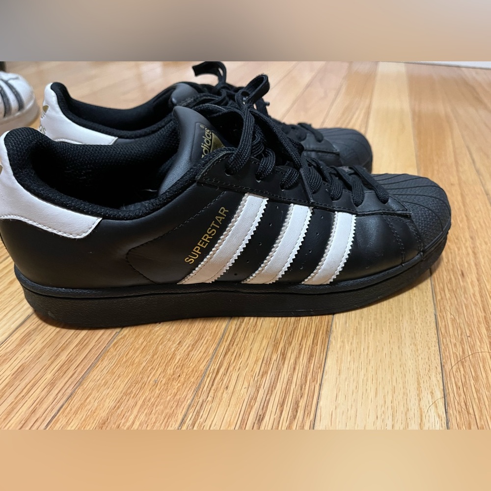 Adidas superstar white stripes black leather sneakers women’s size 8.5 EXCELLENT